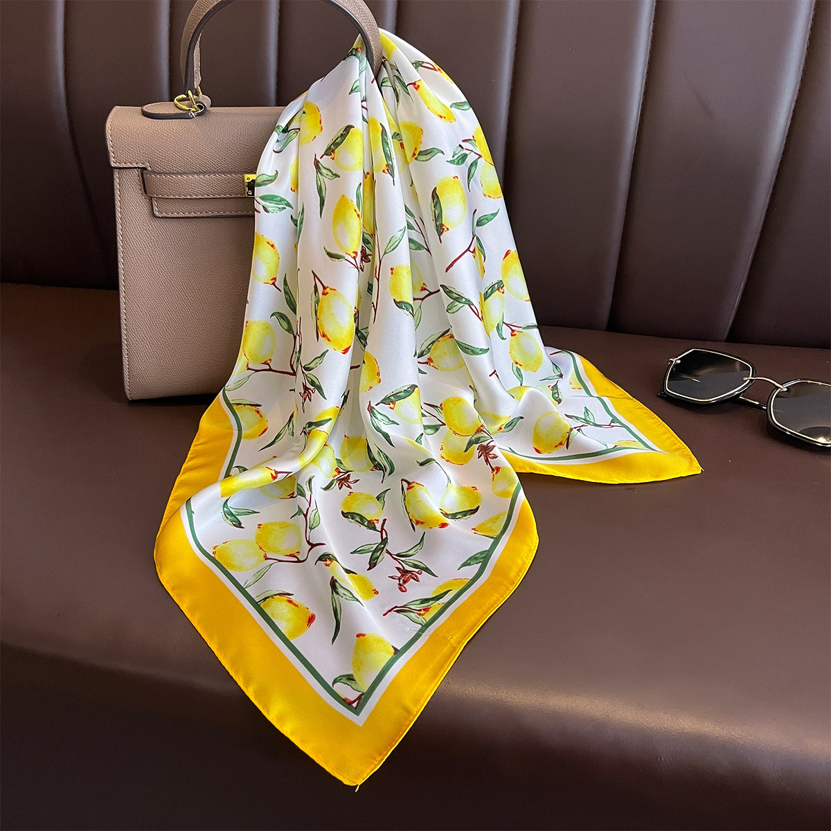 Luxury Yellow Lemon Print Squa - đánh giá và giá Luxury Bags Yellow