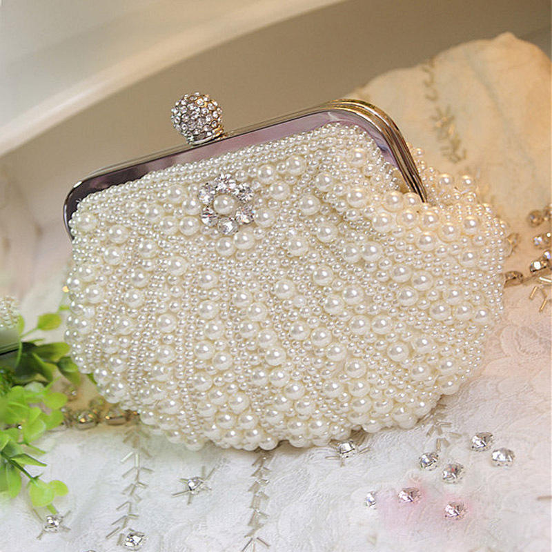 Luxury Scalloped Pearl Clutch  - đánh giá và giá Luxury Bags Direct