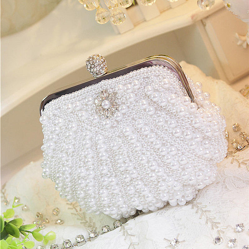 Luxury Scalloped Pearl Clutch  - đánh giá và giá Luxury Bags Direct