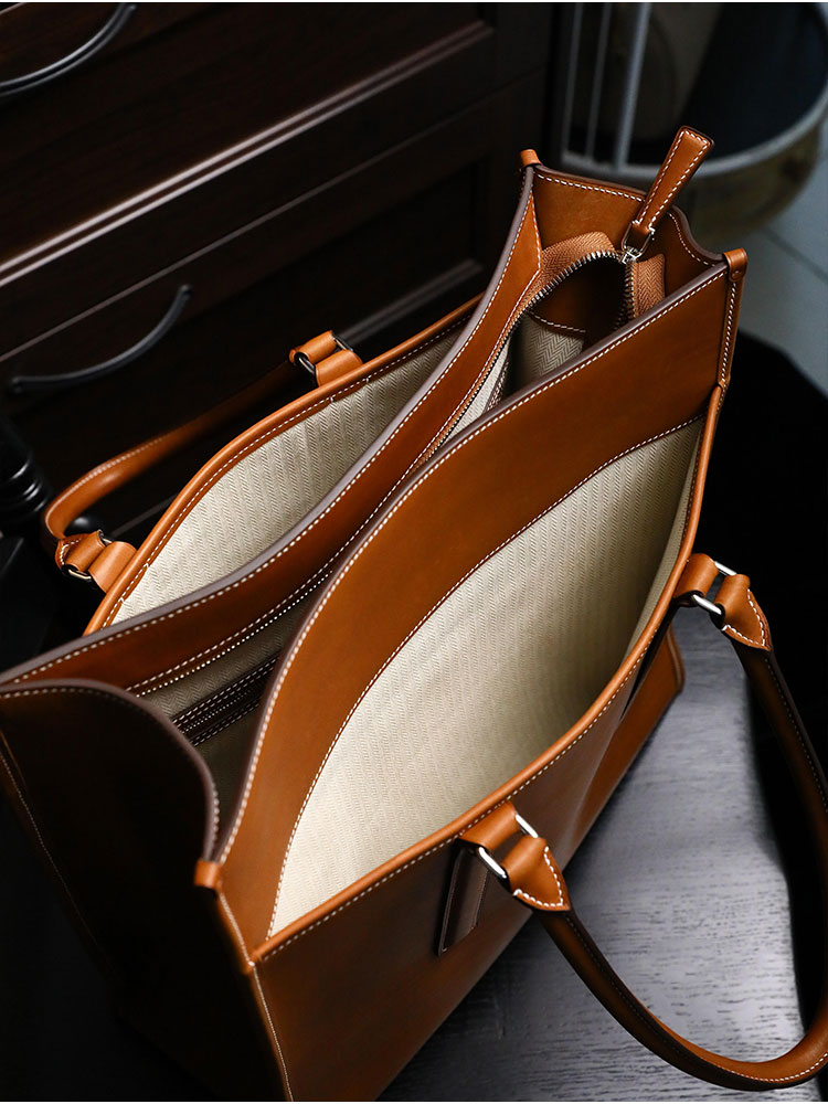 Brown Large Capacity Tote Bag  - đánh giá và giá Luxury Bags 2026