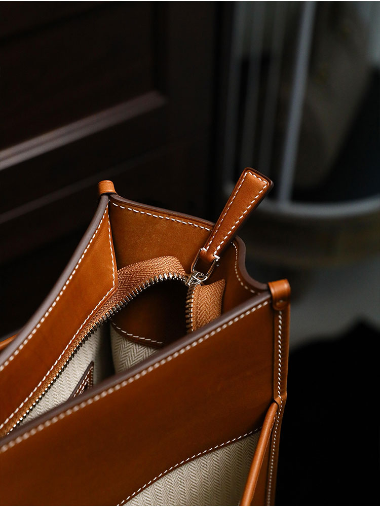 Brown Large Capacity Tote Bag  - đánh giá và giá Luxury Bags 2026