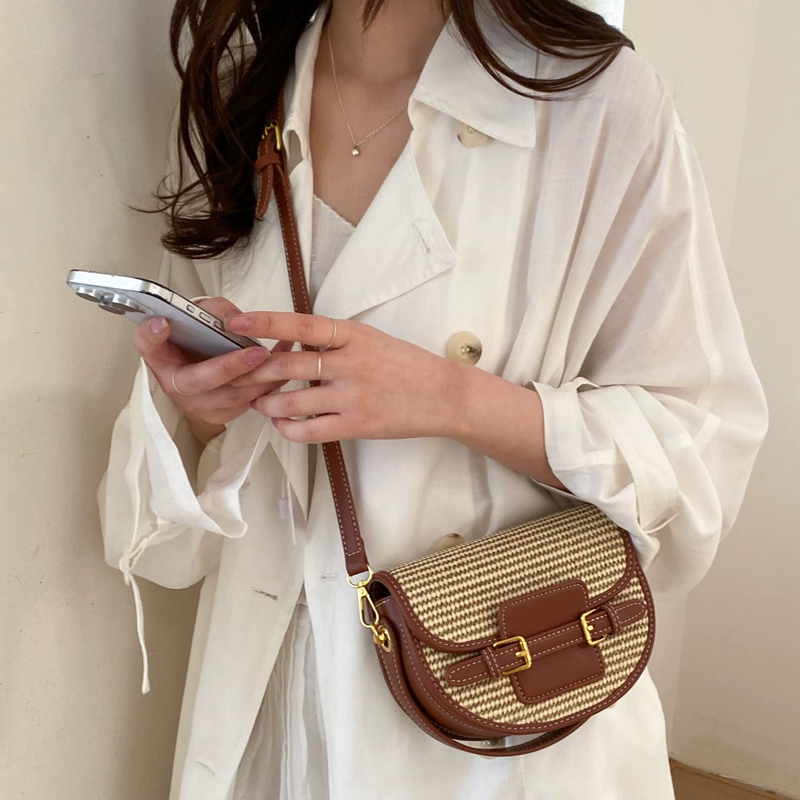 England Style Mini Straw Saddl - đánh giá và giá Luxury Bags 2026