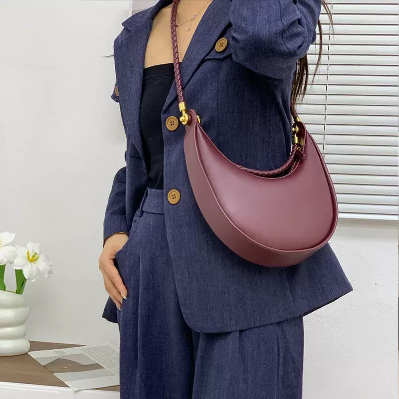 Classic Round Moon Slim Bags F - đánh giá và giá Luxury Bags 2026